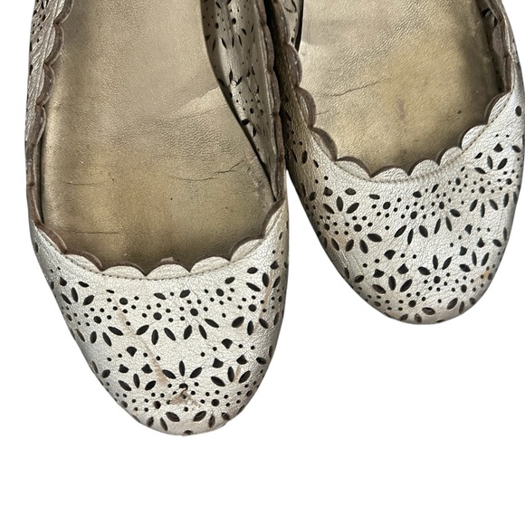 Coach Women's Gold Scalloped Floral Laser Cut Ballet Flats - Size 8 - Picture 4 of 7